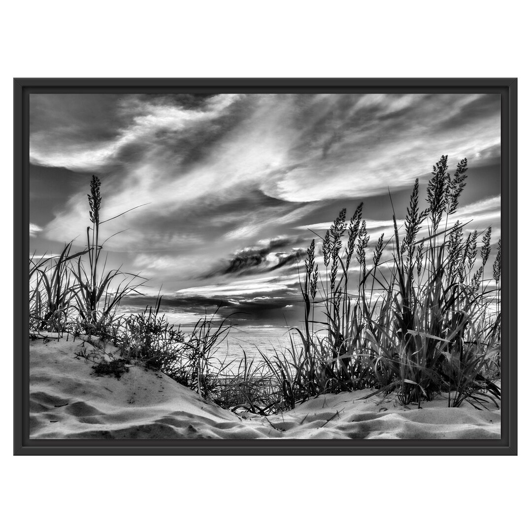 Gerahmtes Wandbild Gras am Strand bei Sonnenuntergang