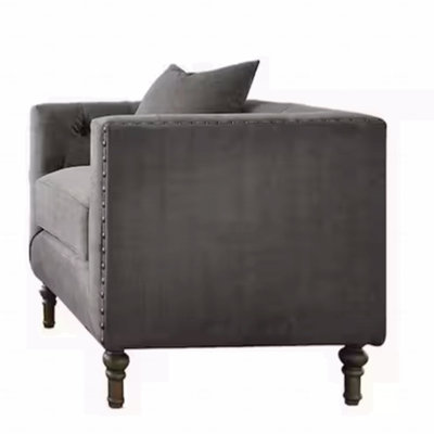 Chaise simple avec coussin et garniture cloutée