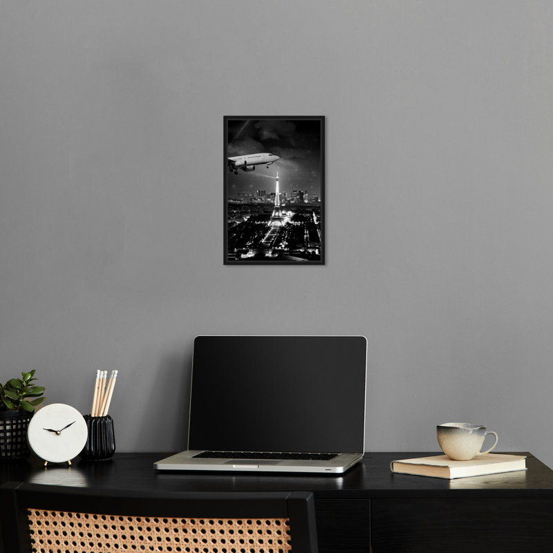 «Flight To Paris», impressions murales en noir et blanc pour hommes par Notoriart, Cadre noir, H 16 po x l 11 po