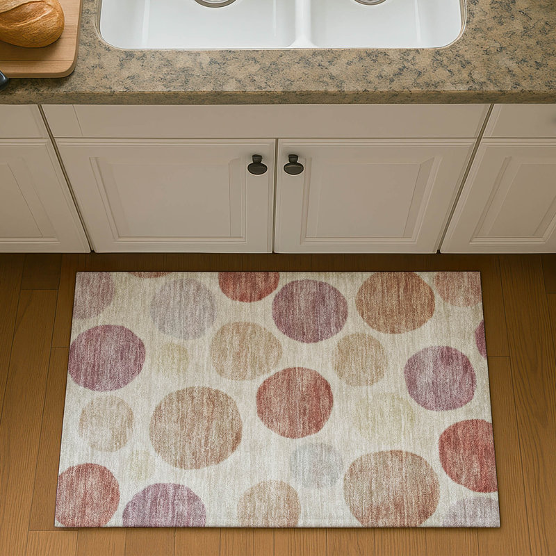Tapis géométrique de qualité supérieure lavable à la machine Mayfield, 1 pi 8 po x 2 pi 6 po, Saumon