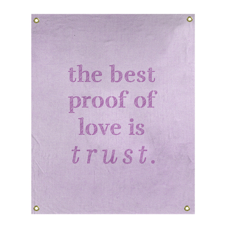 Tapisserie en polyester et citation manuscrite en polyester, H 80 po x l 59 po, Violet