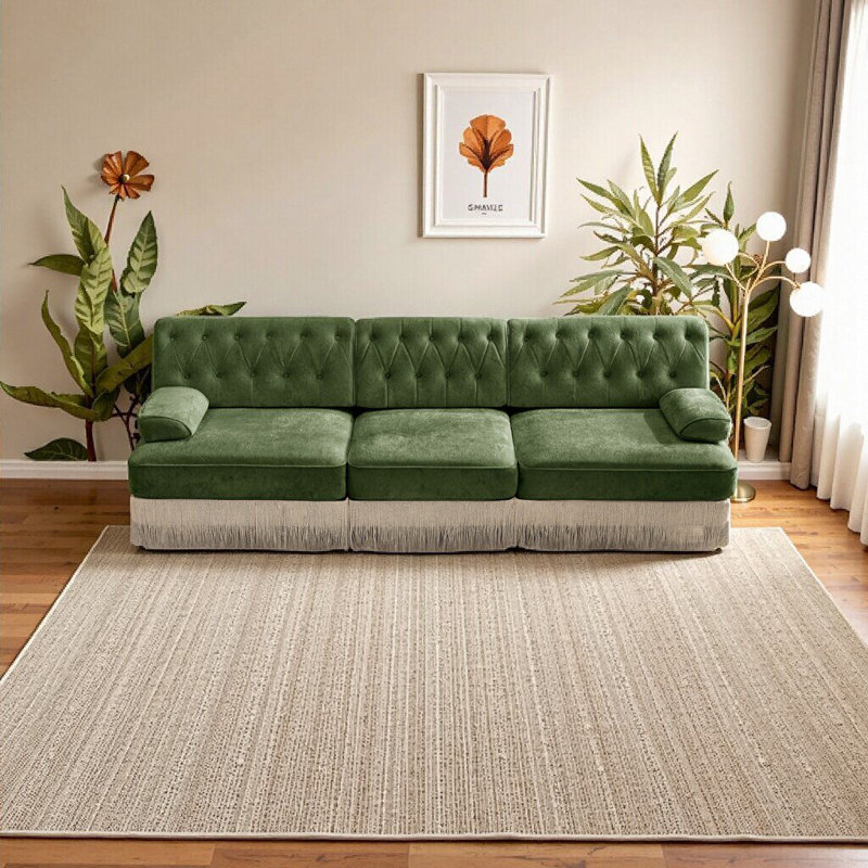 Élégant canapé en velours vert à 3 places avec jupe à pampilles - Design modulaire adapté aux animaux de compagnie pour des espaces de vie confortables