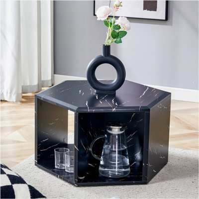 Table basse en panneau de fibres à densité moyenne, autocollants à motifs de marbre caractéristiques, conception à trous multiples pour offrir plus d'espace de rangement, conception simple et pratique qui convient à toutes sortes de décors de style