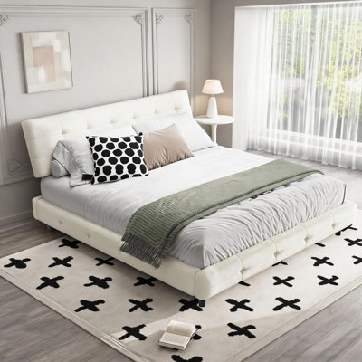 Lit plateforme tapissier pour chambre des maîtres, très grand lit en chenille blanc avec tête de lit Cloud