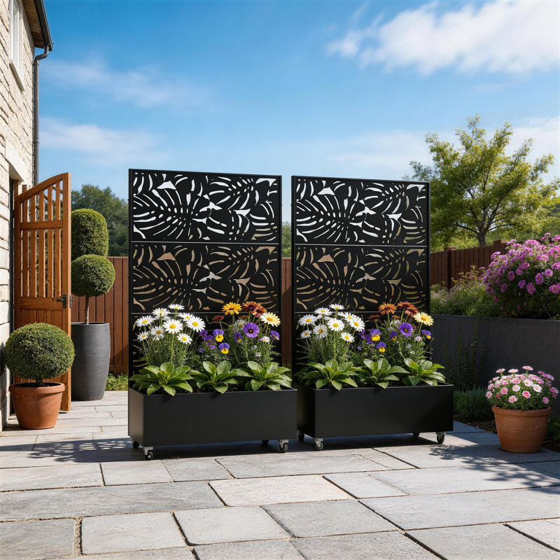 Boîte à fleurs en métal avec treillis et roues Truett, H 70,8 po x l 47,2 po x P 15,7 po, Noir