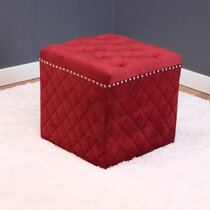 Red velvet pouf capitonné