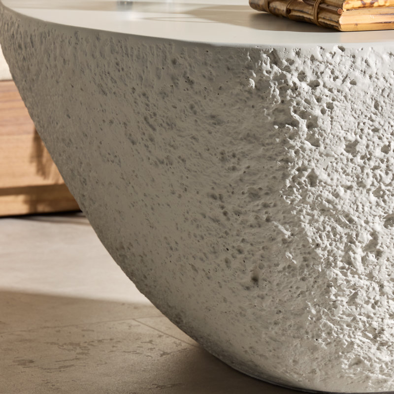 Table basse d'extérieur L 24 po Hinojosa, L 34,75 po