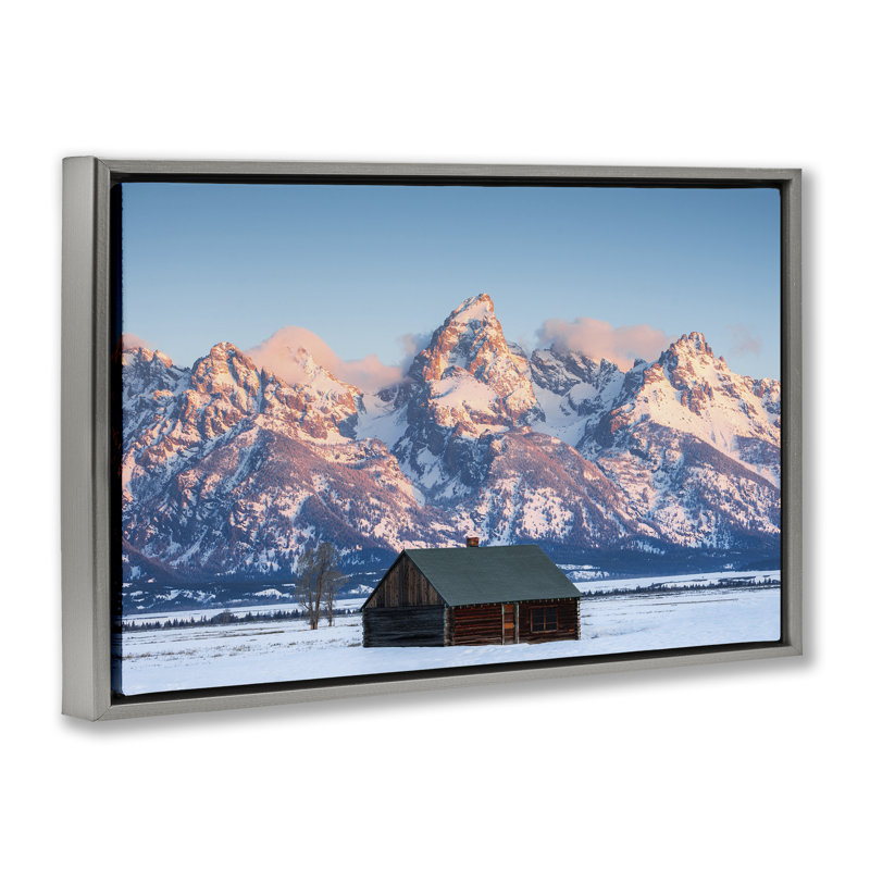 Cadre flottant Cabin In The Glowing Tetons, design par Jared Kreiss, H 21 po x l 31 po, Cadre flottant gris lustré