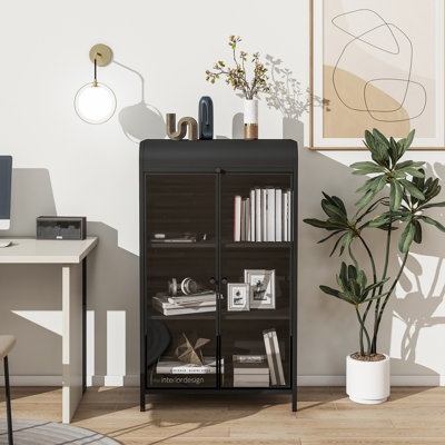 Vitrine à 4 niveaux avec tablettes ouvertes