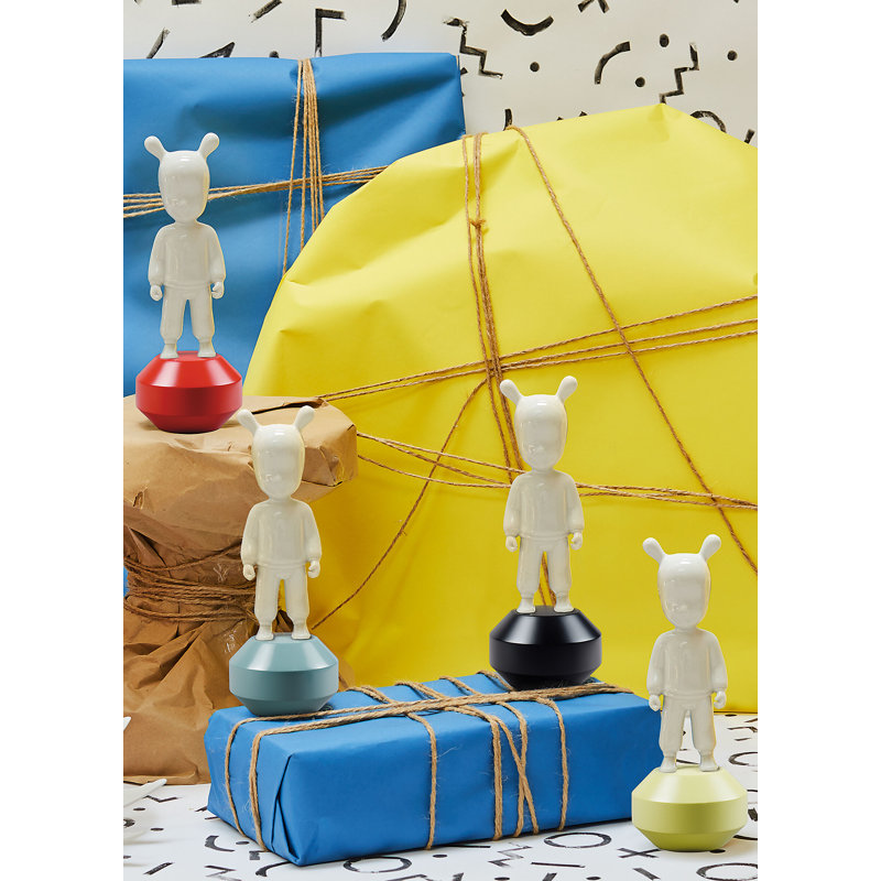 The Guest Figurine, Black