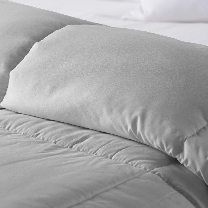 Édredon en duvet synthétique toutes saisons - Basics by Wayfair ™, Gris clair, Simple