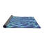 Tapis bleu ciel à motifs-612460379