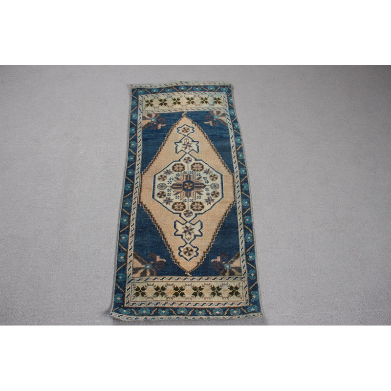 Tapis turc rétro - petit tapis bleu et coloré en laine pour une entrée ou un décor rétro
