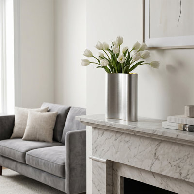 Vase moderne en métal argenté brossé pour fleurs séchées
