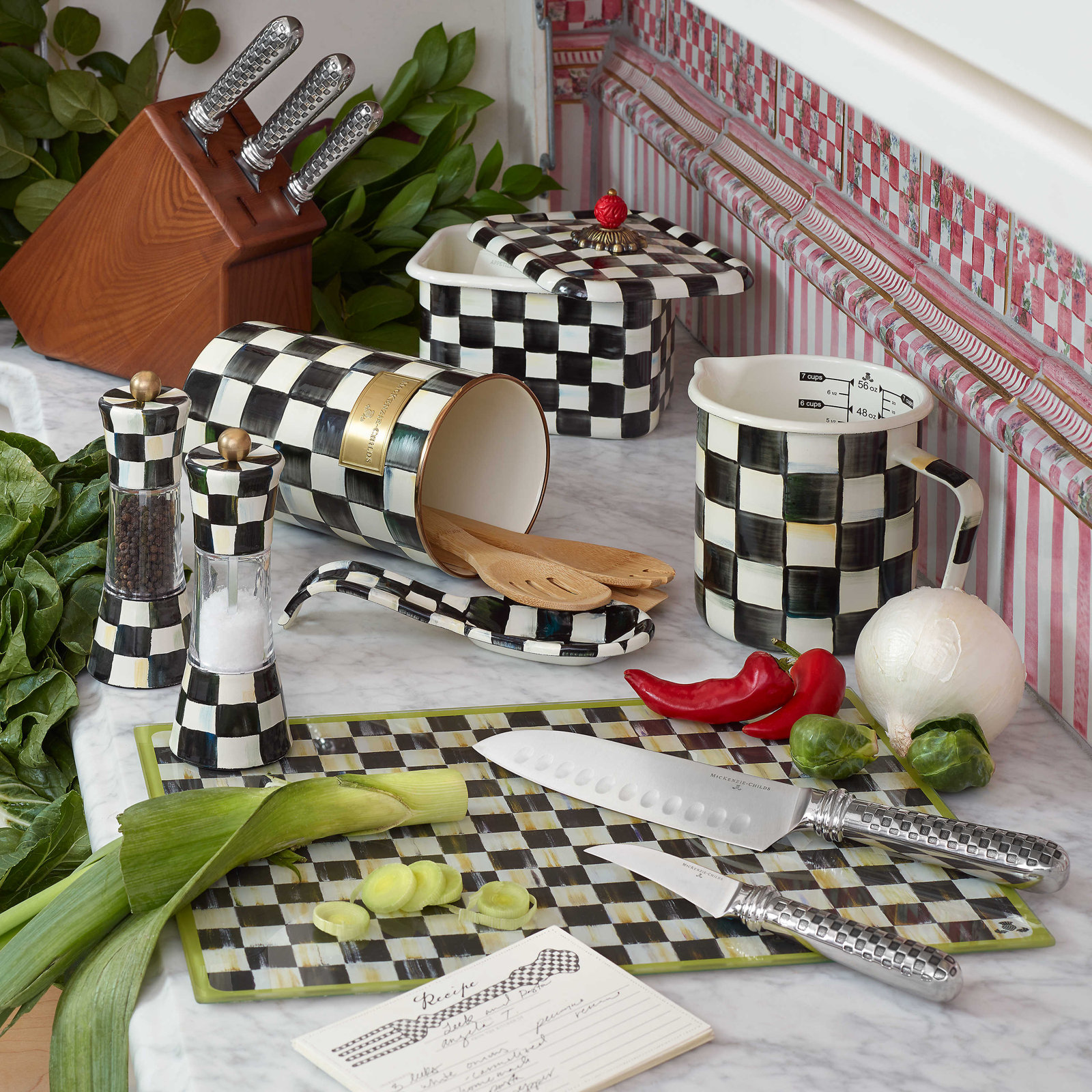 Courtly Check® Measuring Cup