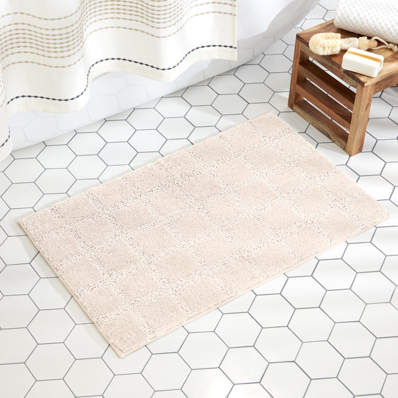 TOWN & COUNTRY EVERYDAY Ultra Plush Solid Tufted Windowpane Machine Washable Bath Mat 20"x32", Beige