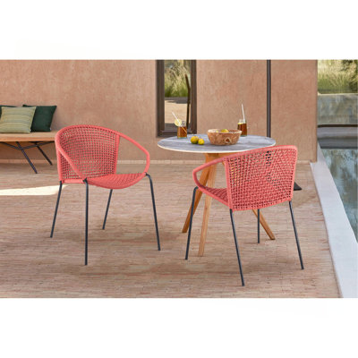 Chaise de salle à manger intérieure / extérieure empilable en acier avec corde rouge brique - ensemble de 2
