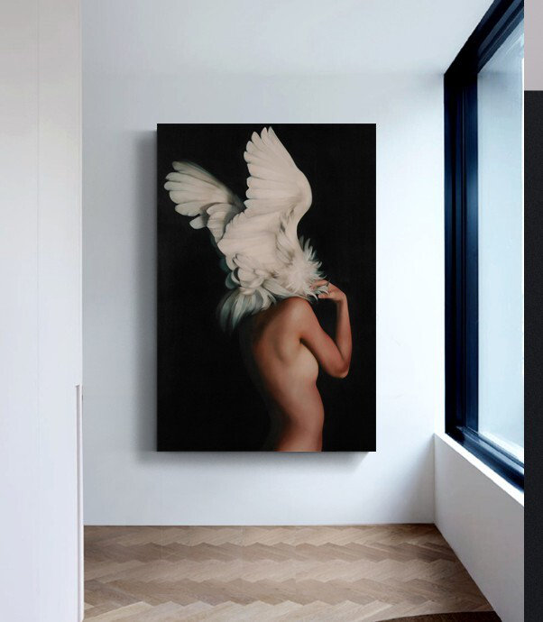 Dame nue avec une aile en plumes, H 24 po x l 16 po x P 1,5 po