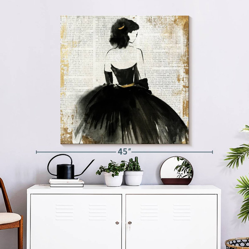 Sh Shoresworth en robe noire, H 33 po x l 33 po