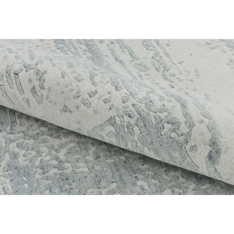Area Rug in Gray/Silver, Rectangle 5' x 8'
