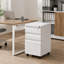 Classeur mobile 3 tiroirs en acier laminé à froid blanc avec serrure, 5 roulettes, système anti-basculement, porte-stylo et barre de suspension pour dossiers A4 et A4. Parfait pour la maison ou le bureau.