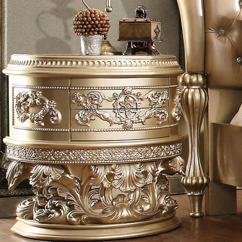 Table de chevet champagne avec 2 tiroirs en résine argentée, doublée de feutre pour une chambre à coucher