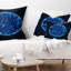 Blue Glowing Particles - coussin imprimé abstrait