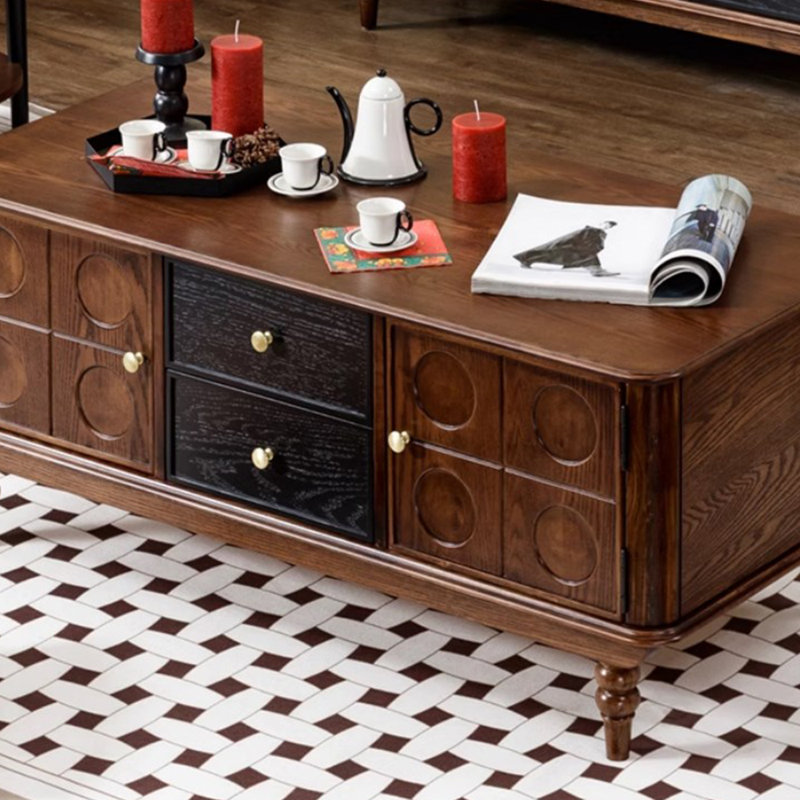 Table basse en bois massif au design rétro français