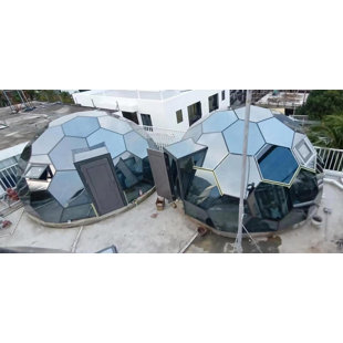 Dômes géodésiques avec panneau de verre hexagonal