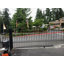 Barrière en métal munie d'une porte coulissante en acier de 6 pi (1,83 m) Munich-485678955