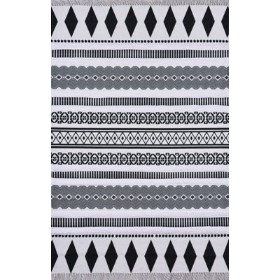Tapis intérieur / extérieur en coton tissé à la machine Iyleen