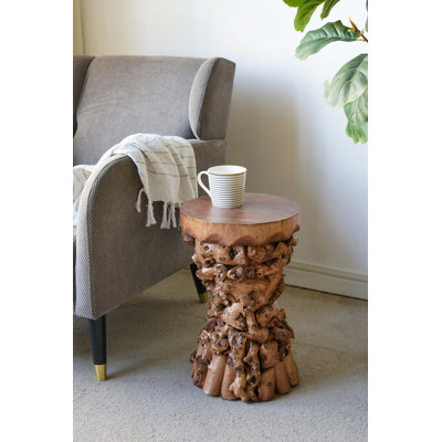Table d'appoint en bois de mûrier et de paulownia brun 11,8 x 11,8 x 18,9 po avec base de racine d'arbre biologique