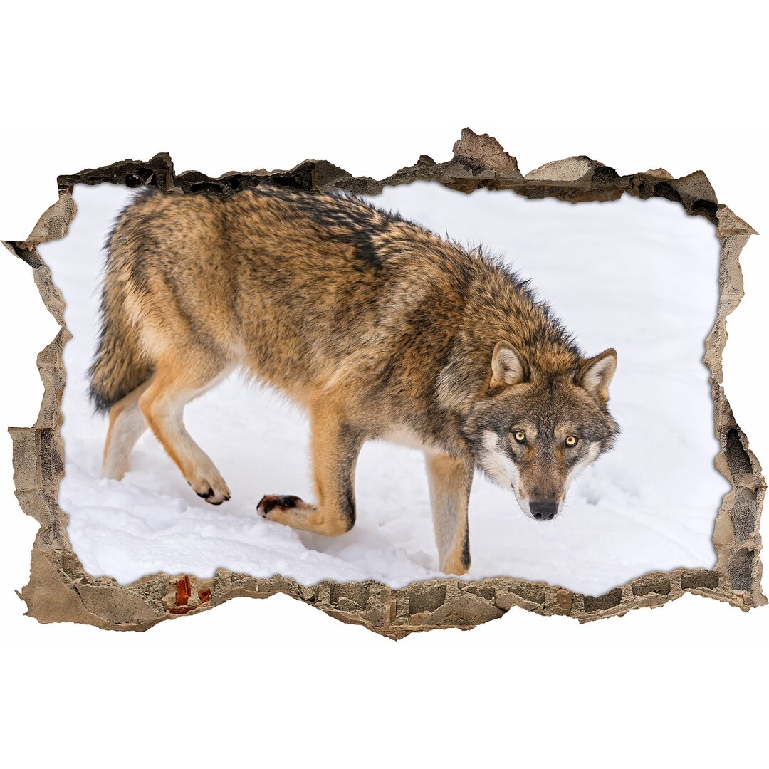 Wandtattoo Schleichender Wolf in Schneelandschaft