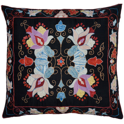 Coussin en soie à motif tribal