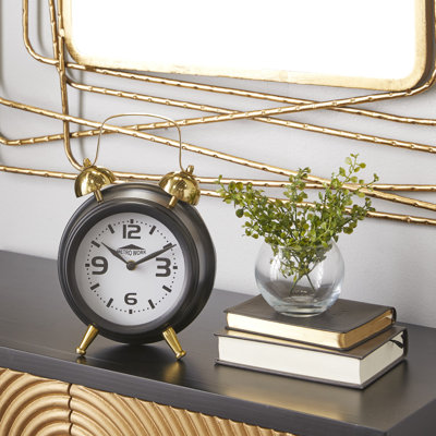 Horloge traditionnelle en acier inoxydable noir