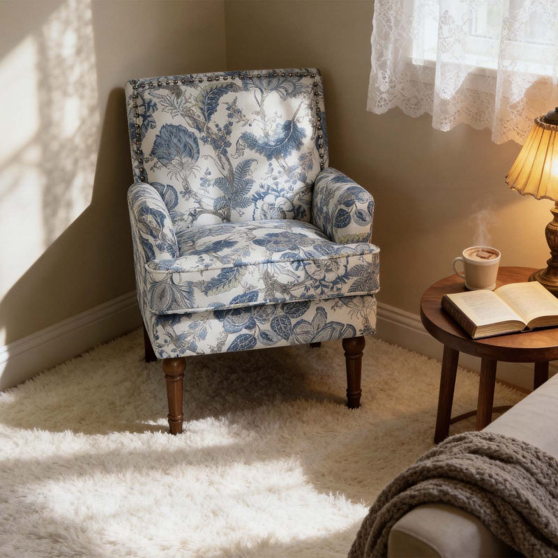Élégante chaise d'appoint rembourrée florale avec garniture cloutée