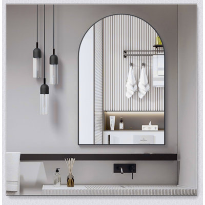 Miroir de salle de bain arqué en métal pour mur avec verre HD et cadre antirouille, parfait pour un décor moderne.