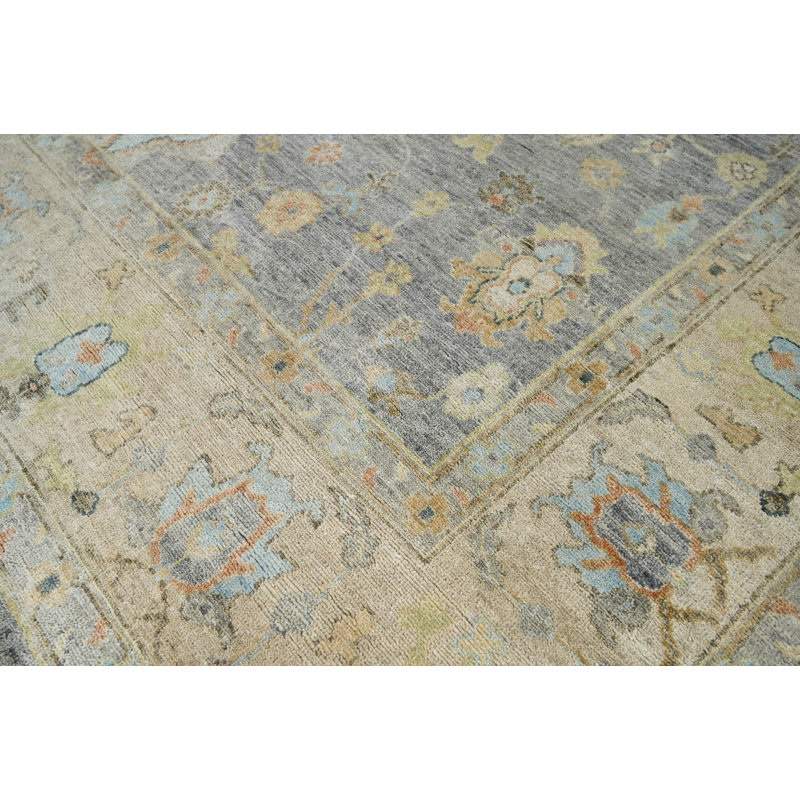 Tapis en laine, Rectangle 5 pi 7 po x 8 pi 7 po