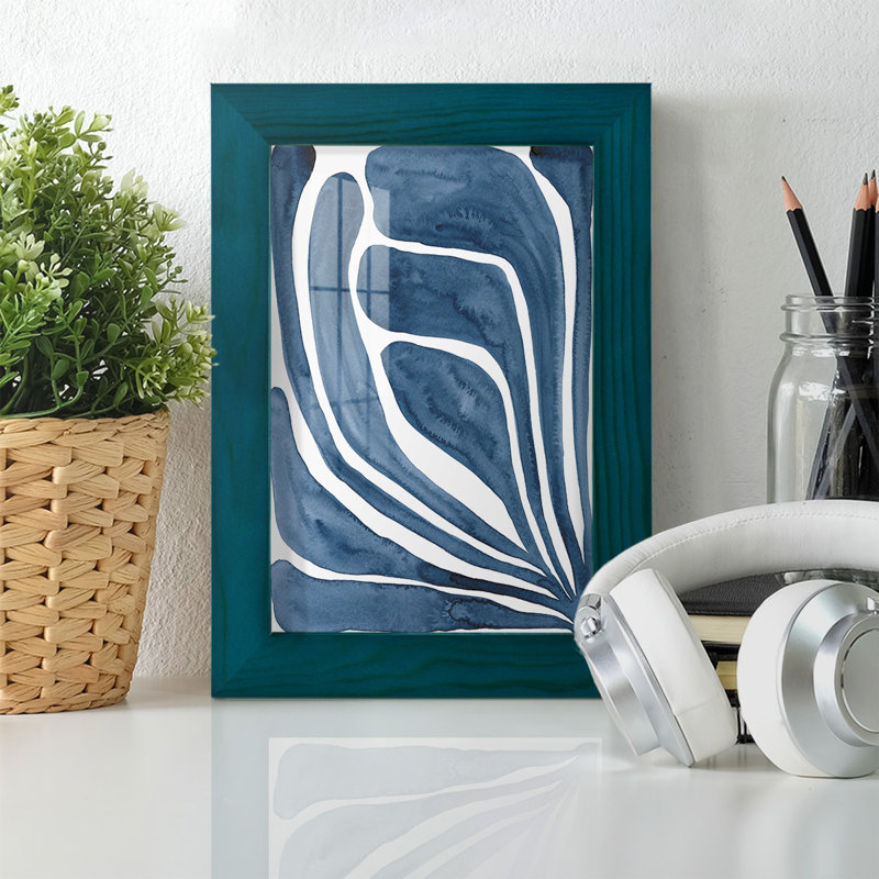 «Blue Stylized Leaf I», impression sur papier, H 7 po x l 5 po x P 1 po, Bleu