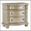 Mobilier de chambre traditionnel avec table de chevet et finition européenne