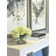 Hortensias disposés dans un vase en verre-795933299