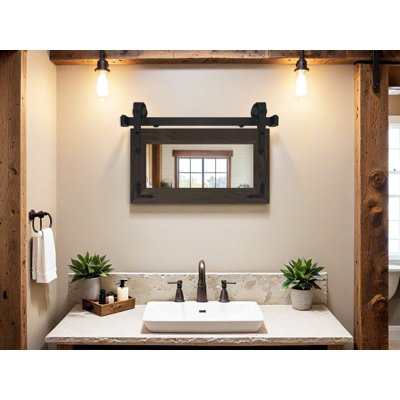 Miroir rustique moderne avec rail de porte de grange en acier et supports de coin décoratifs en métal
