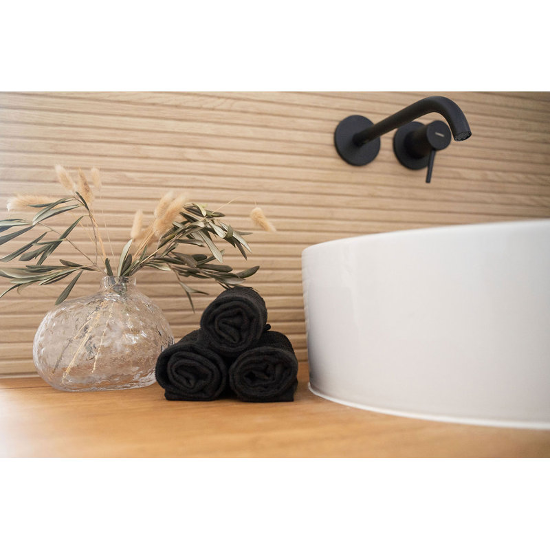 Lightweight Fingertip Towel, Black