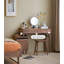 Bureau intégré minimaliste avec coiffeuse en noyer minimaliste, idéal pour les petites chambres