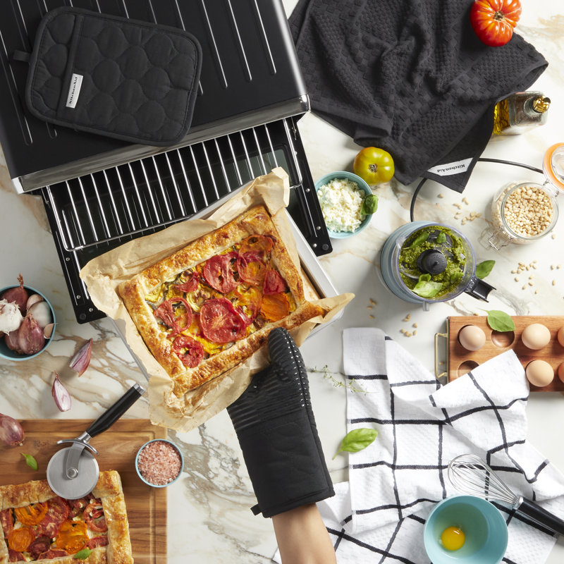 Ensemble de 4 serviettes de cuisine matelassées, gant de cuisine et poignées KitchenAid, Noir onyx