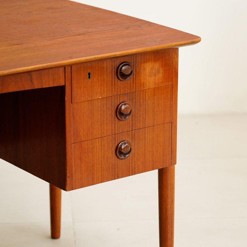 Retro Design Office Desk, 29.53" H x 59.06" W x 31.5" D