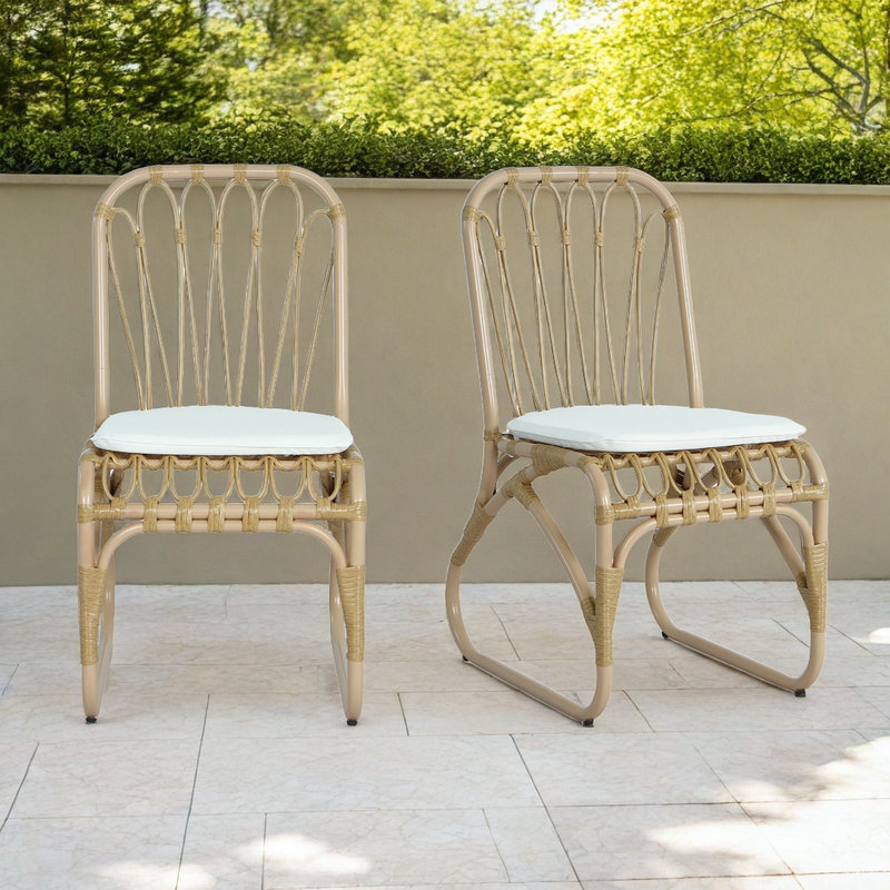 Ensemble de 2 chaises d'extérieur en rotin avec dossier à pétales, coussins inclus, capacité de 400 lb, Blanc, Brun