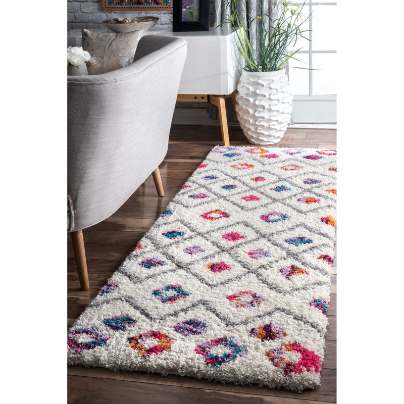 Tapis rose / ivoire à poil long à motif de treillis à losanges bohème Abramson, Tapis de couloir 2 pi 8 po x 12 pi