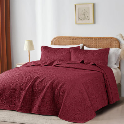Qatan Oversized Embossed Coin Quilted Bedspread Set, King, Reversible Lightweight Coverlet with Pillow Shams, Burgundy