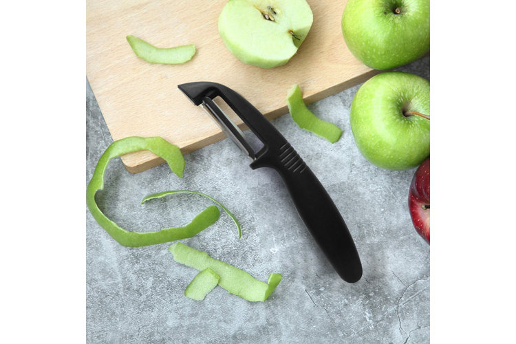 Is It Safe To Use a Knife to Peel Fruits and Vegetables? - Garden